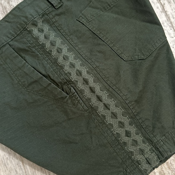 Eddie Bauer Green Side Stripe Hiking Shorts - Picture 8 of 11